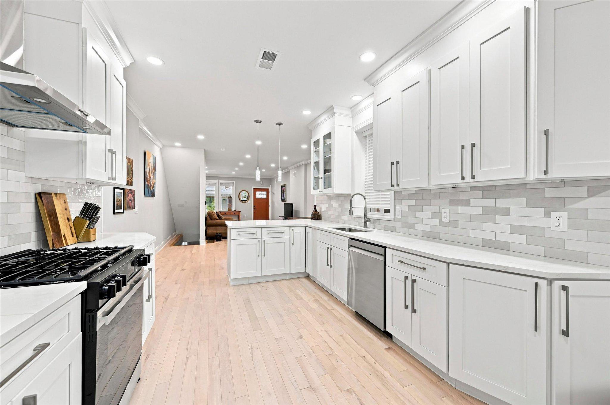 40 E Slocum St Property Photo 1