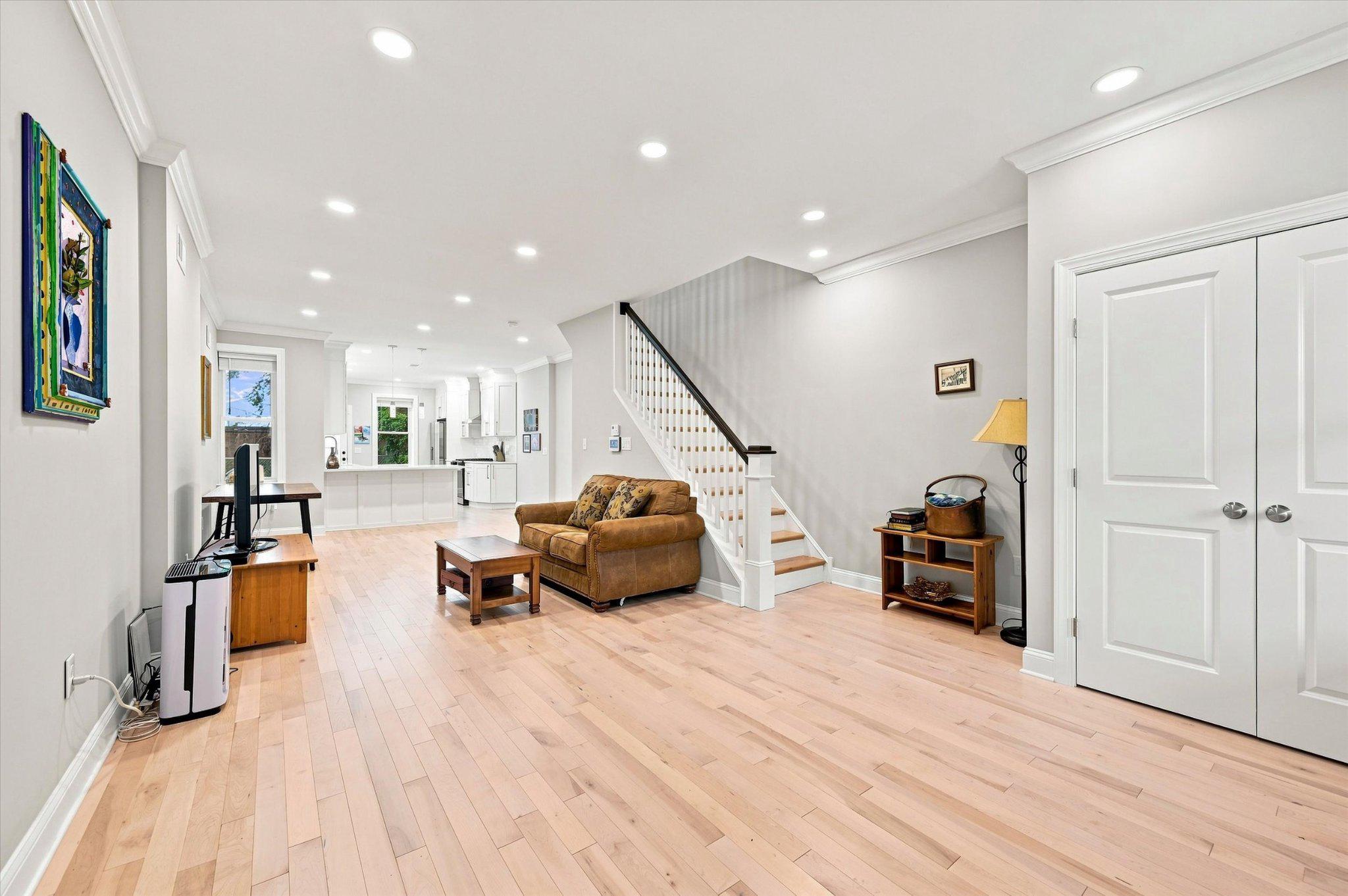 40 E Slocum St Property Photo 2