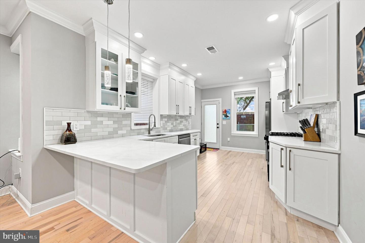 40 E Slocum St Property Photo 4