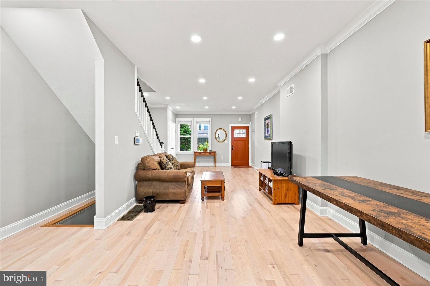 40 E Slocum St Property Photo 6