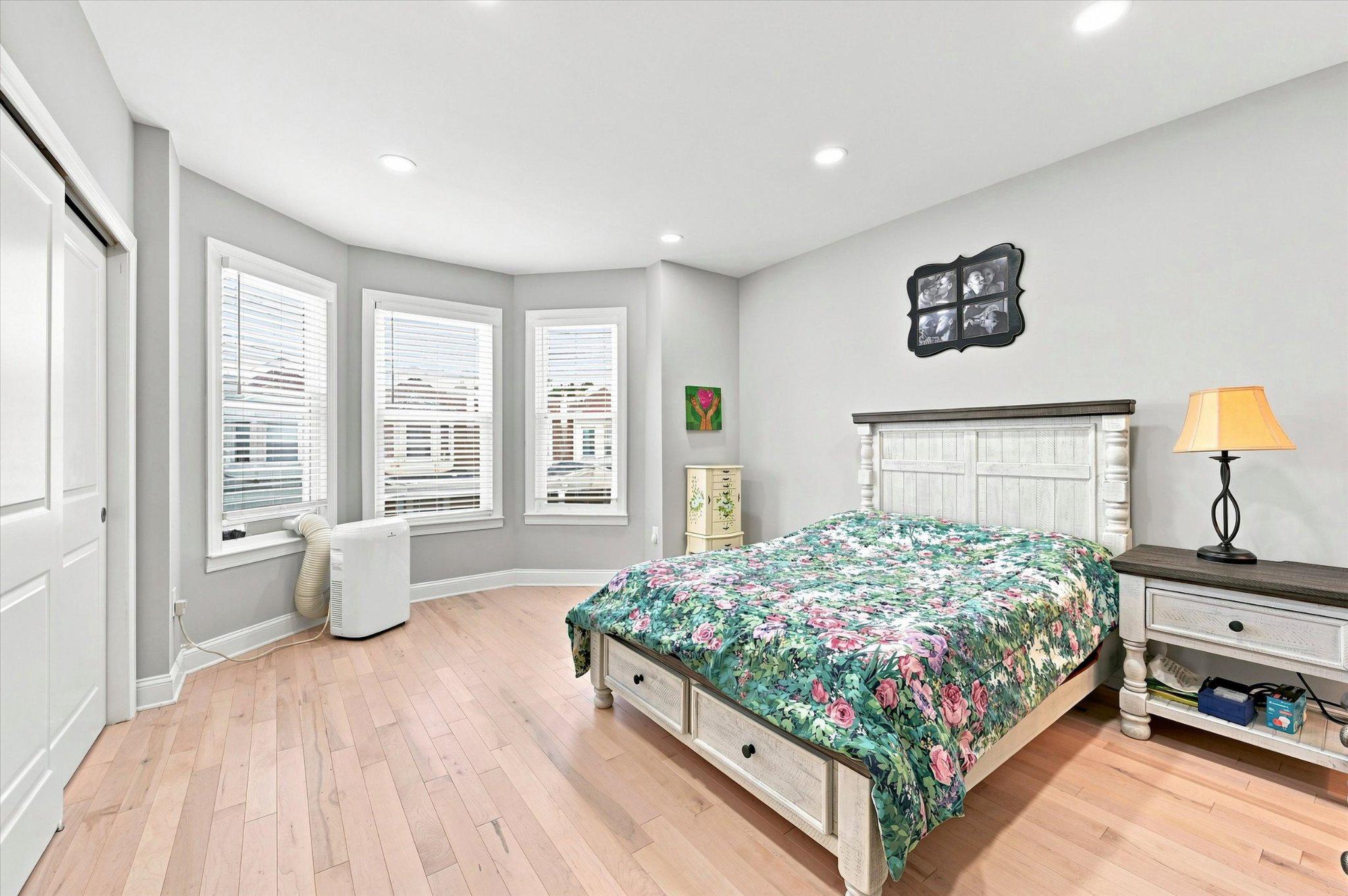 40 E Slocum St Property Photo 10