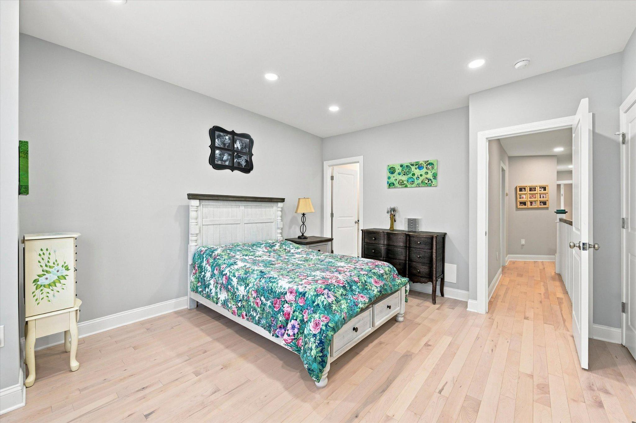 40 E Slocum St Property Photo 11