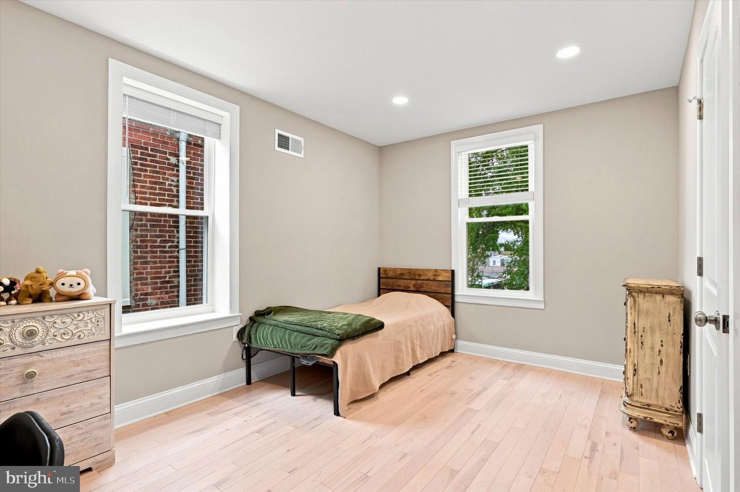 40 E Slocum St Property Photo 13
