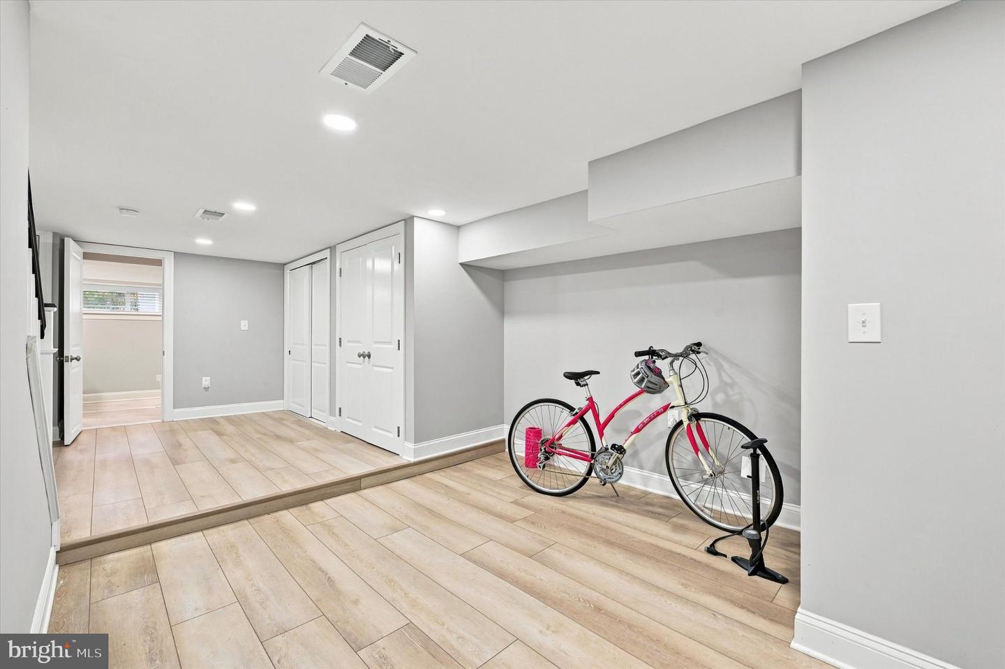 40 E Slocum St Property Photo 18