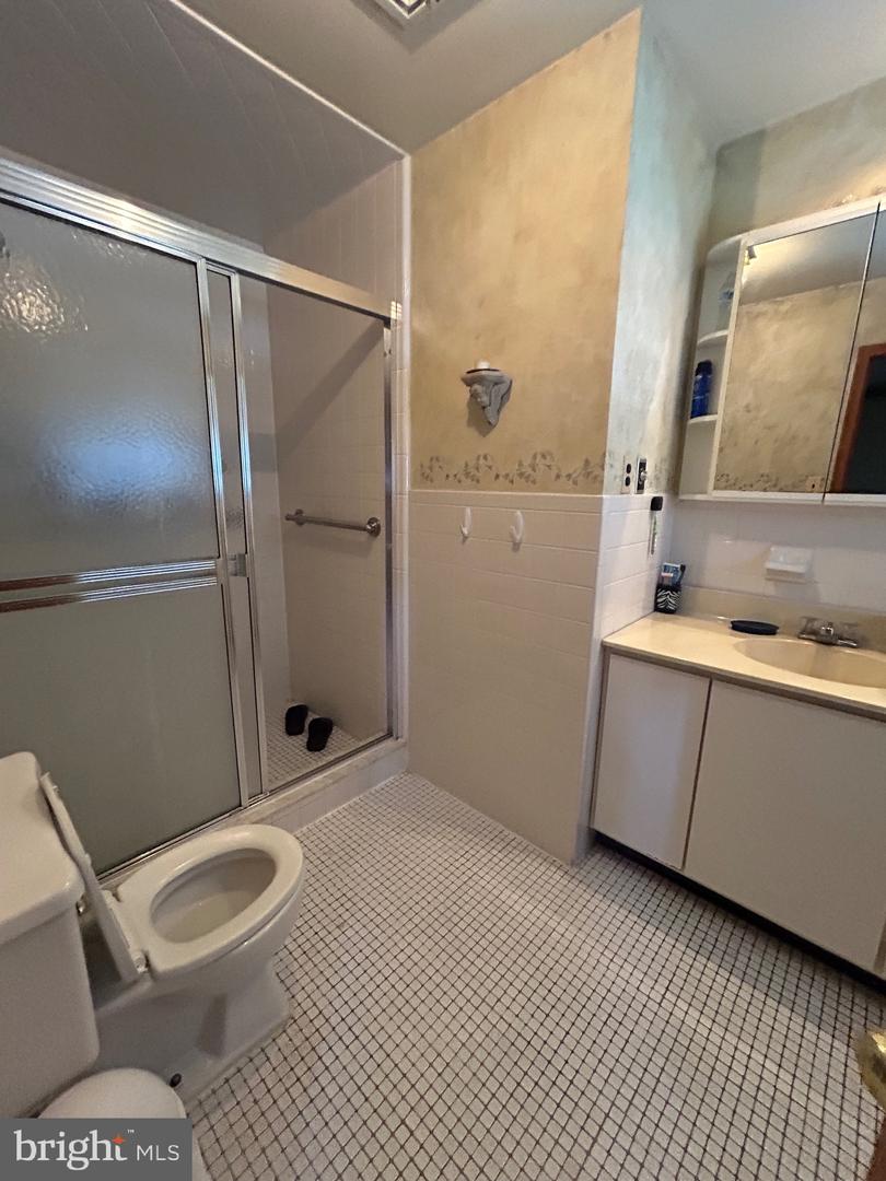 564-66 Burgess St Property Photo 22