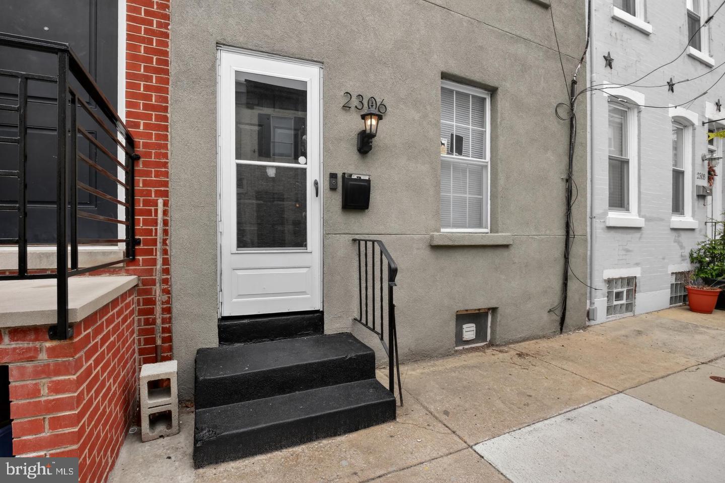 2306 Mercer St Property Photo 2