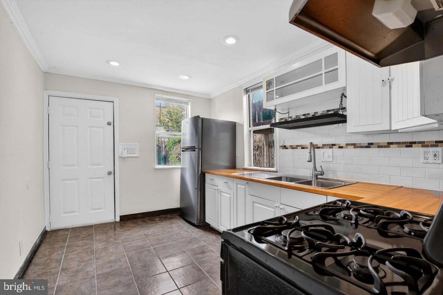 2306 Mercer St Property Photo 10