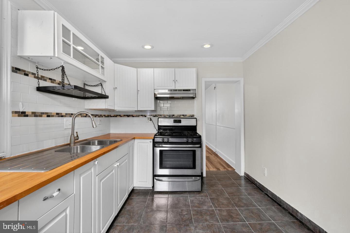 2306 Mercer St Property Photo 13