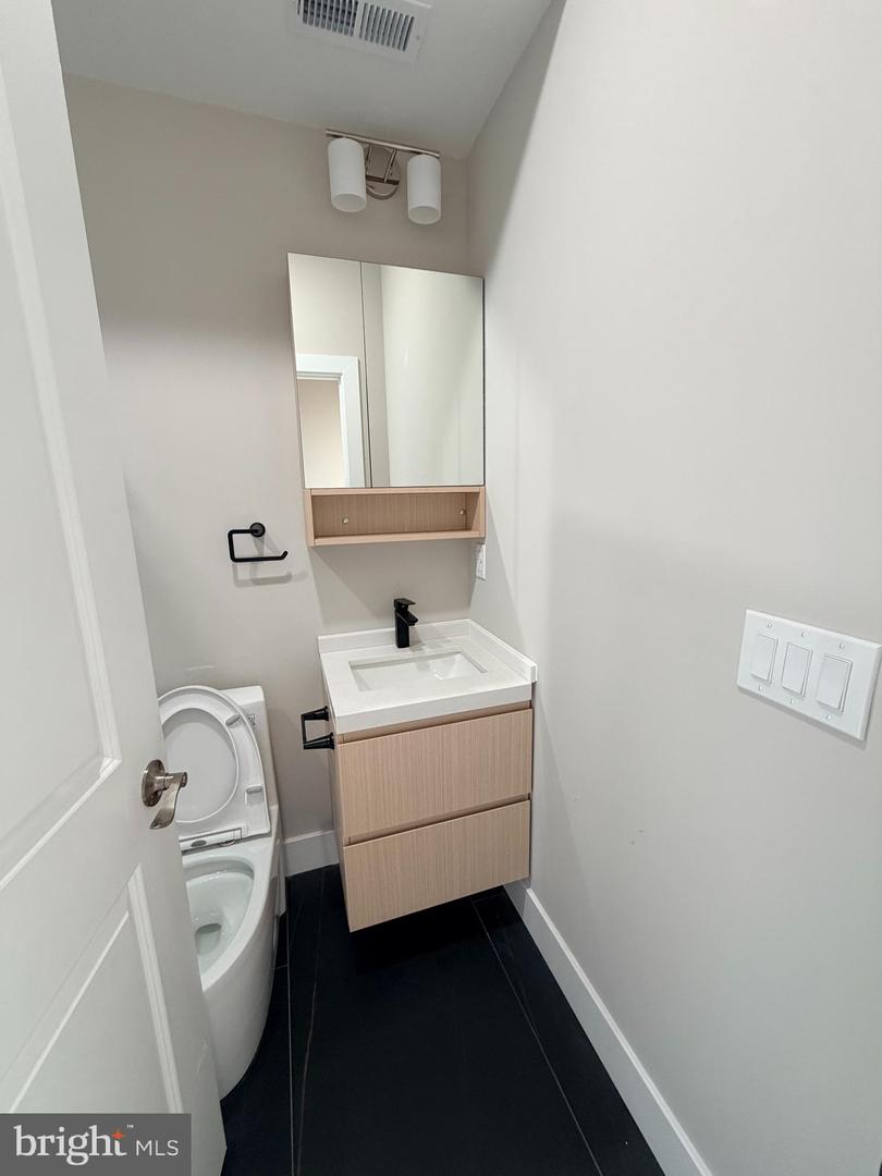 1015 N 45th St #2 Property Photo 5