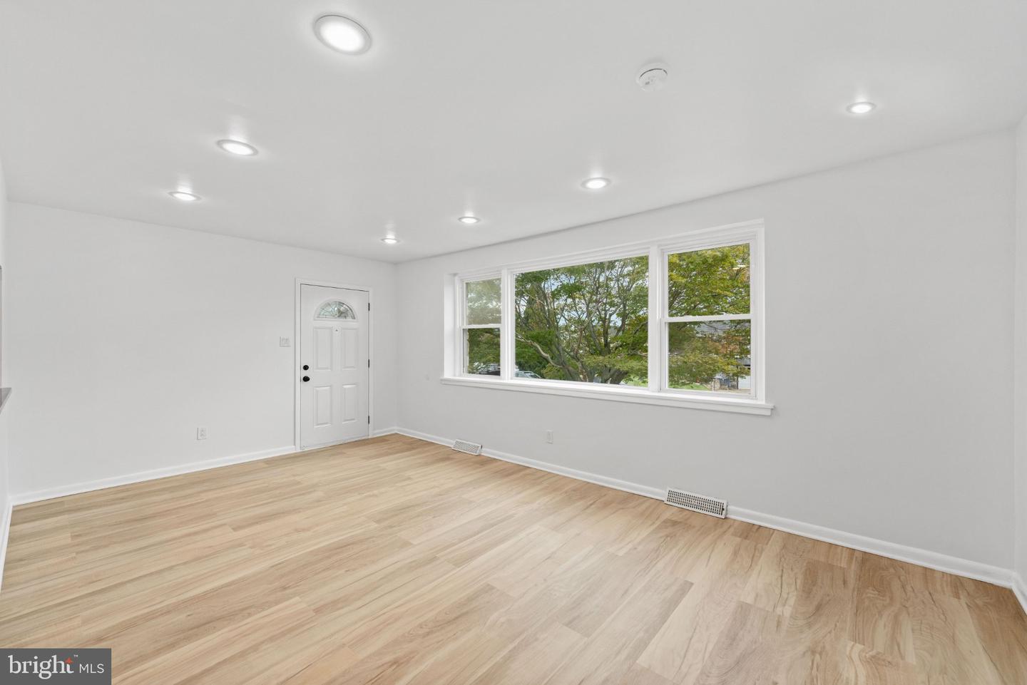 9960 Woodfern Rd Property Photo 2