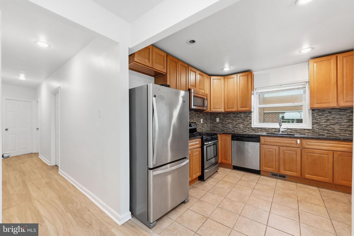 9960 Woodfern Rd Property Photo 4
