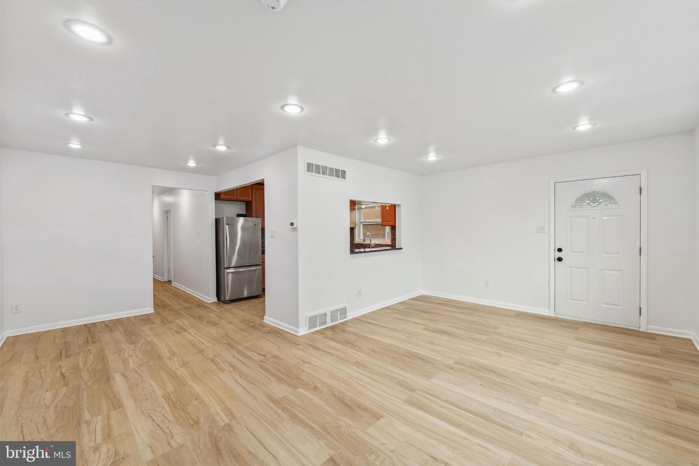 9960 Woodfern Rd Property Photo 5