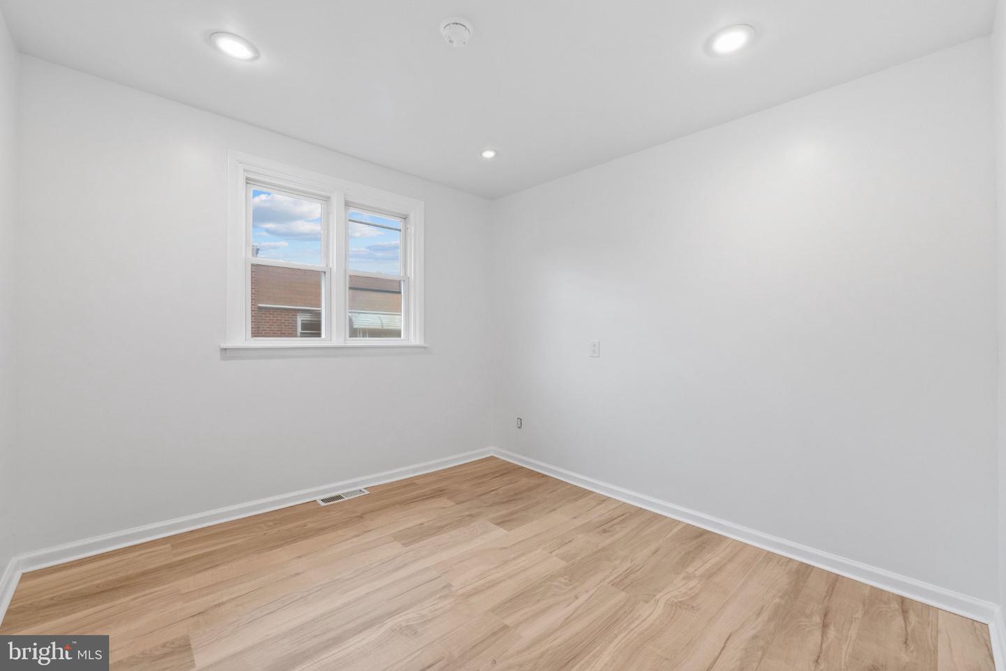 9960 Woodfern Rd Property Photo 12