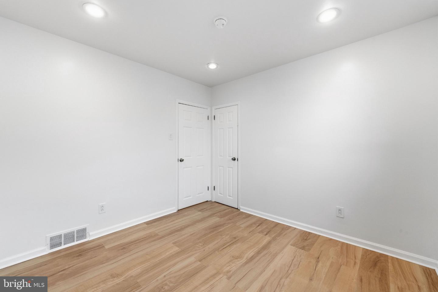 9960 Woodfern Rd Property Photo 13