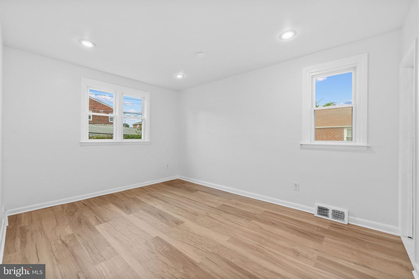 9960 Woodfern Rd Property Photo 14