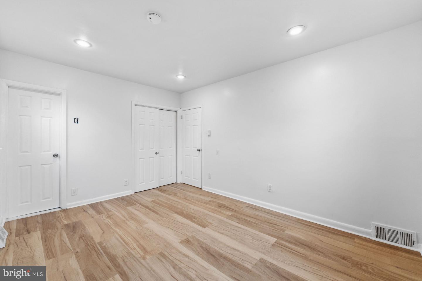 9960 Woodfern Rd Property Photo 15