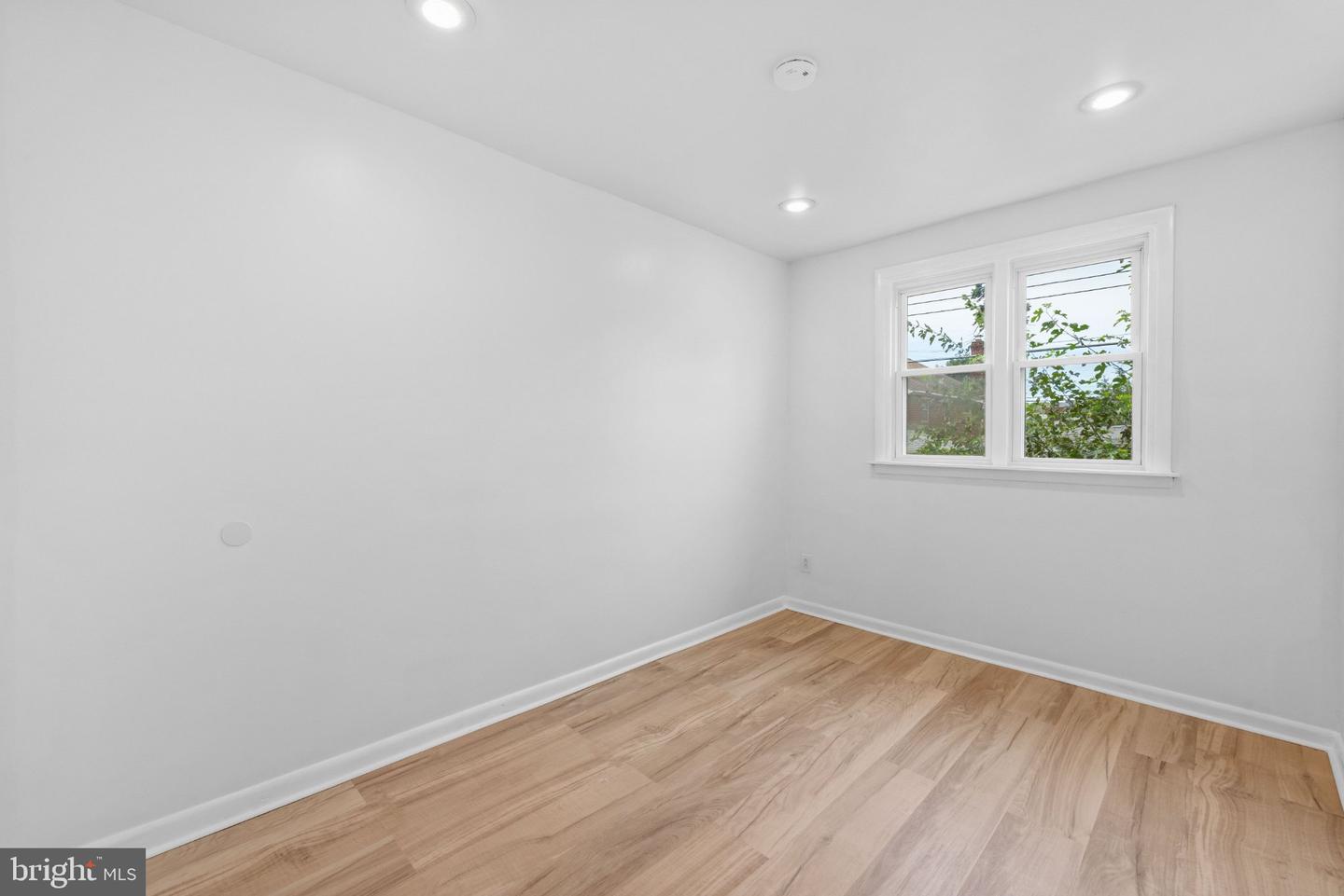 9960 Woodfern Rd Property Photo 17