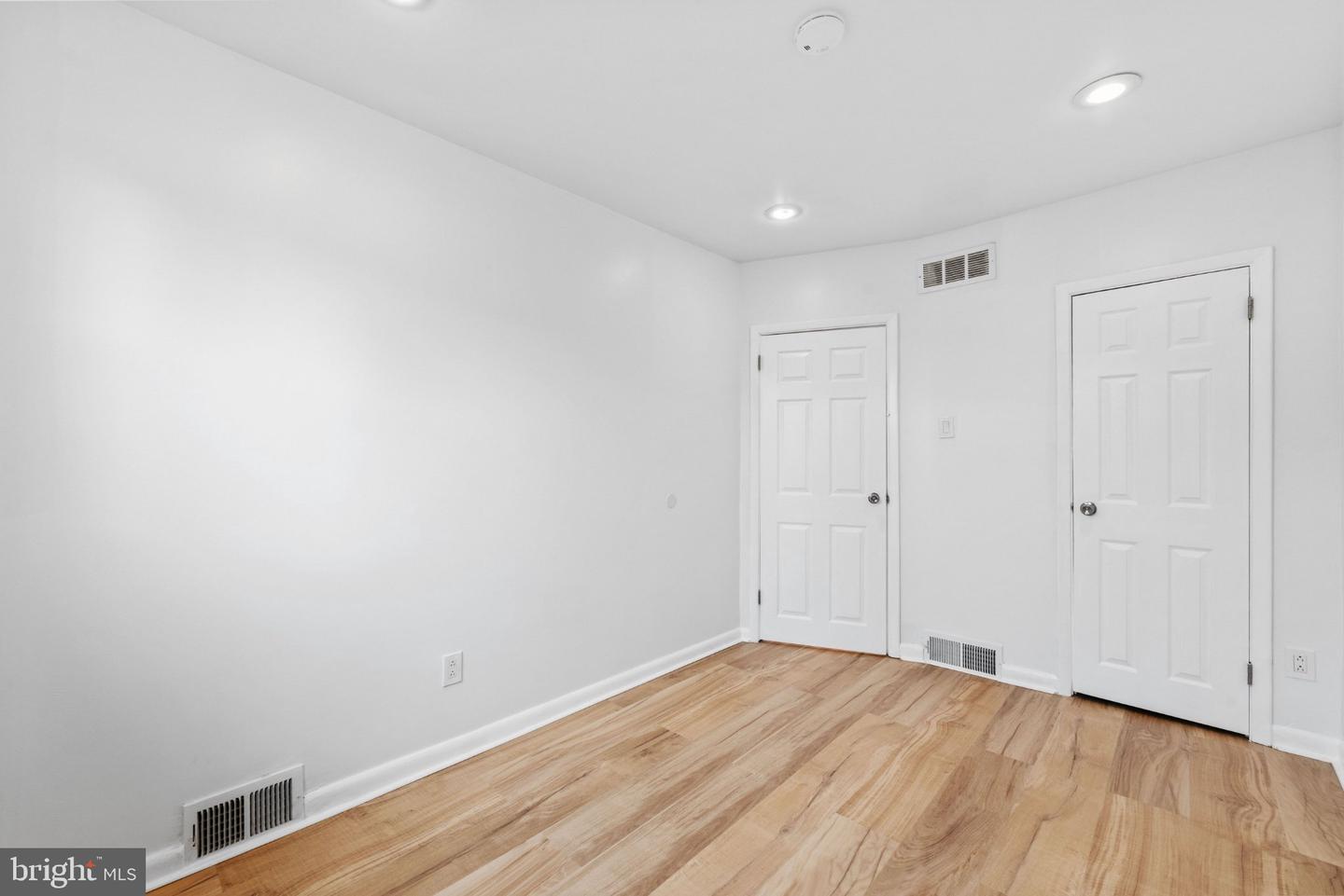 9960 Woodfern Rd Property Photo 18