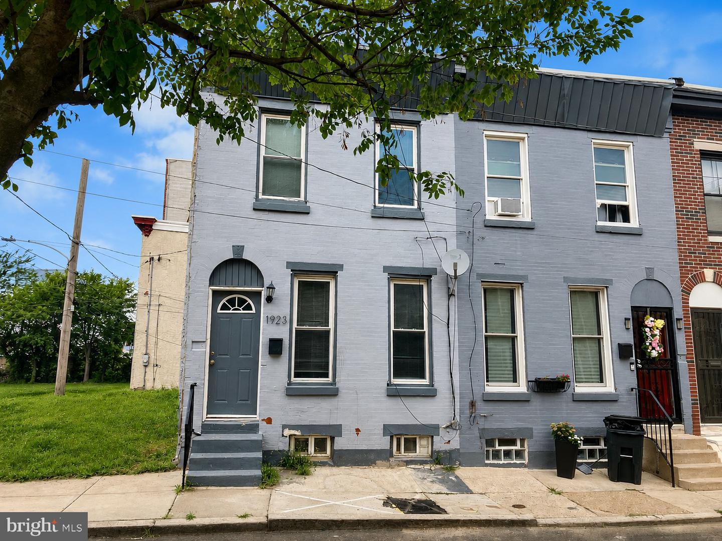 1923 Monument St Property Photo 1