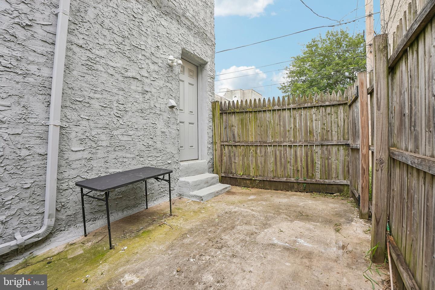 1923 Monument St Property Photo 22