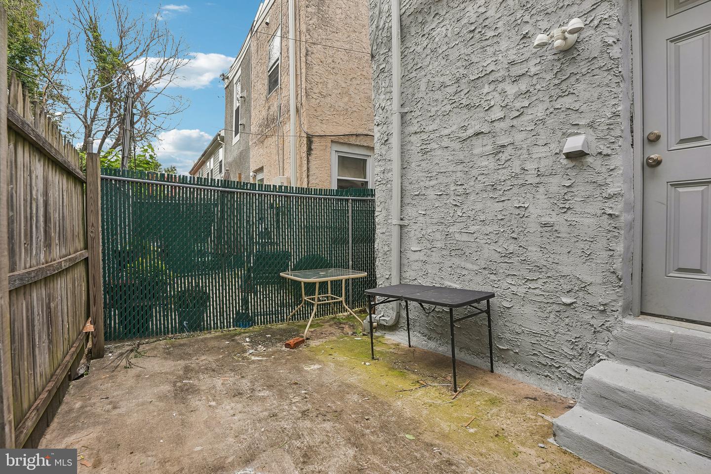1923 Monument St Property Photo 23