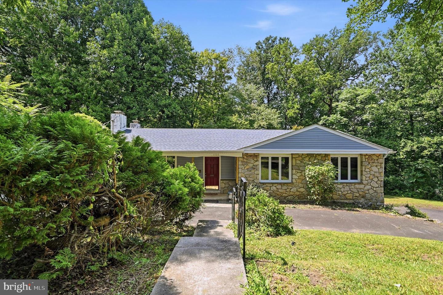1035 W Allens Ln Property Photo 2