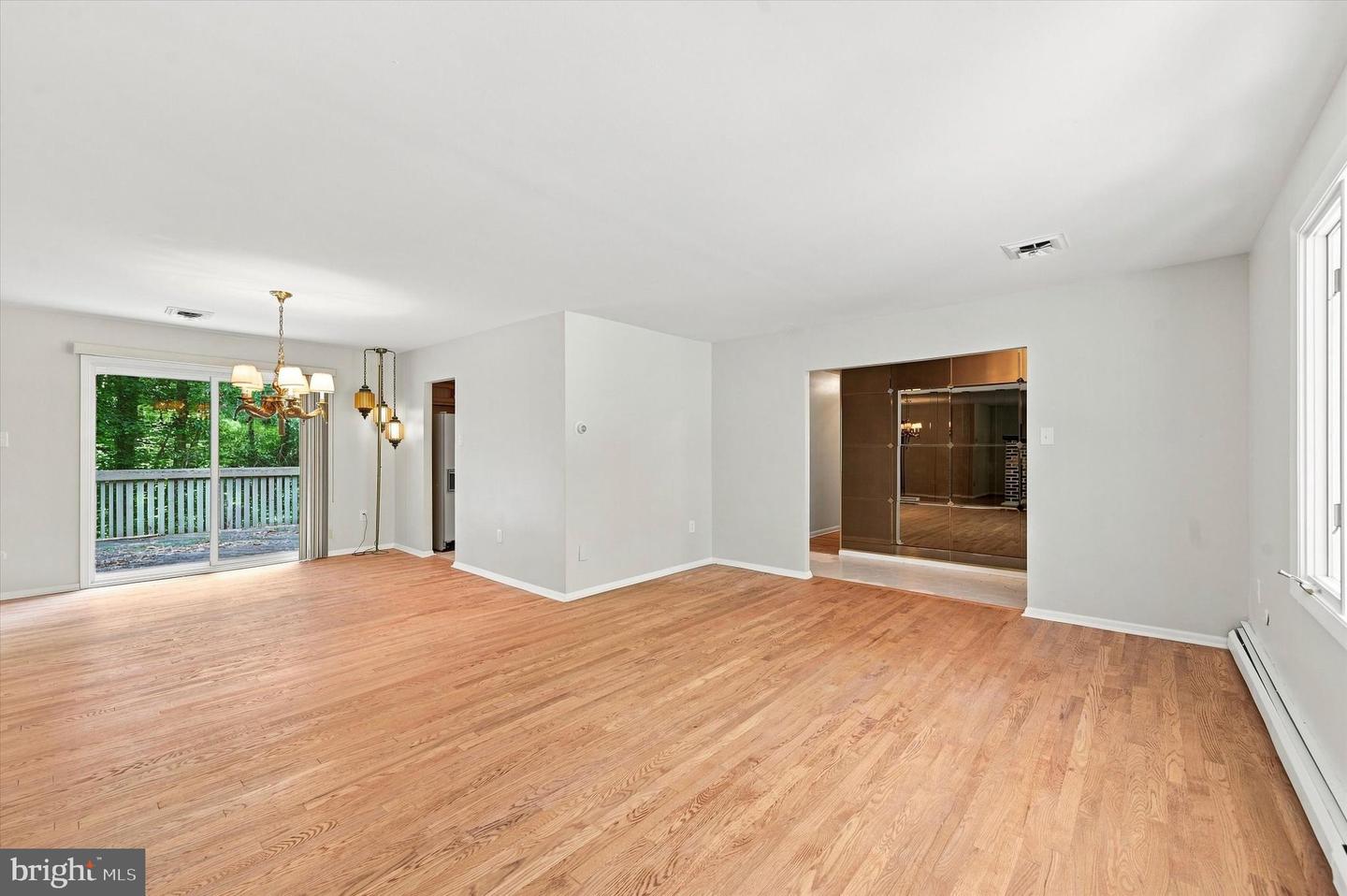 1035 W Allens Ln Property Photo 5