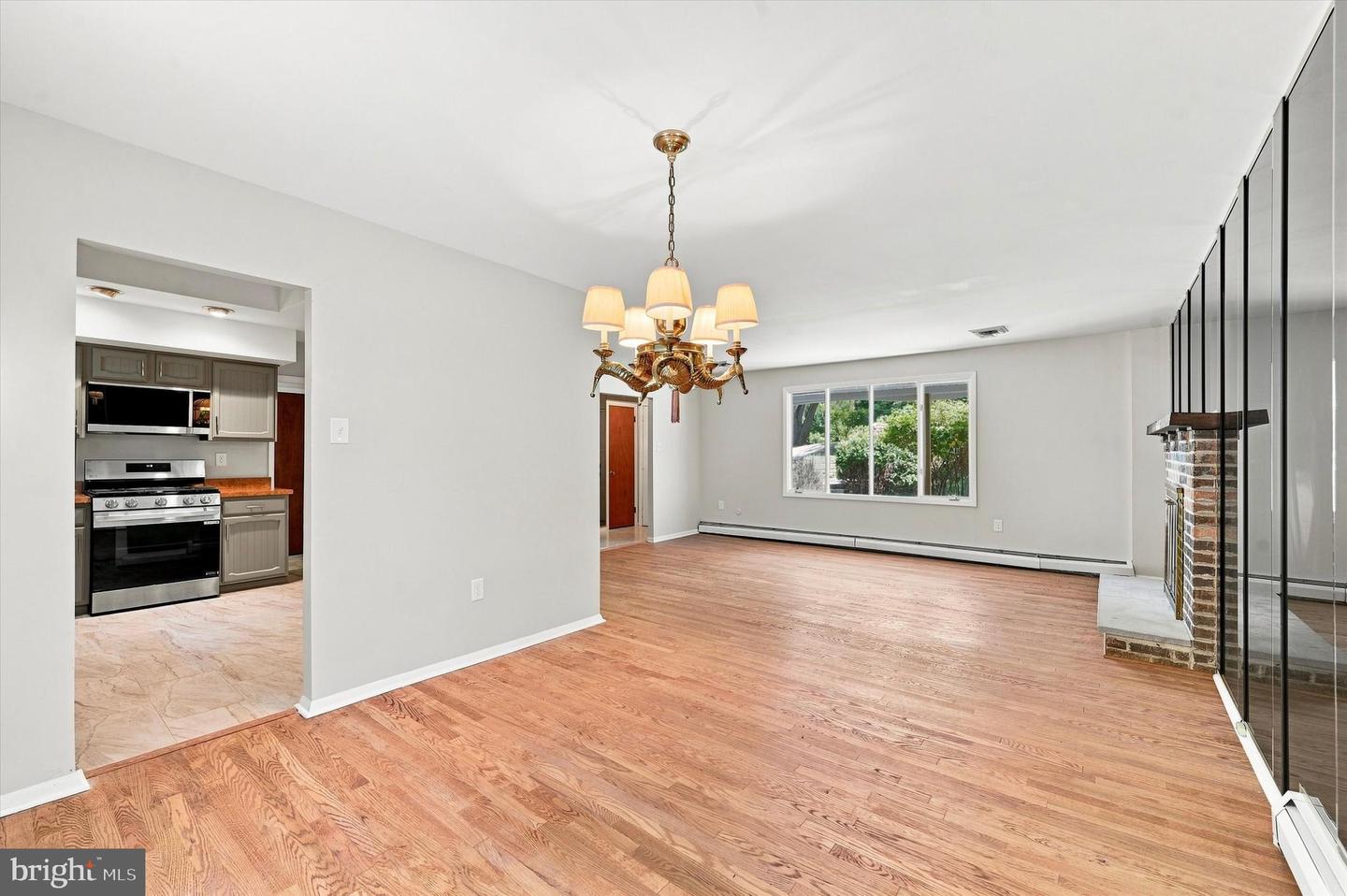 1035 W Allens Ln Property Photo 10