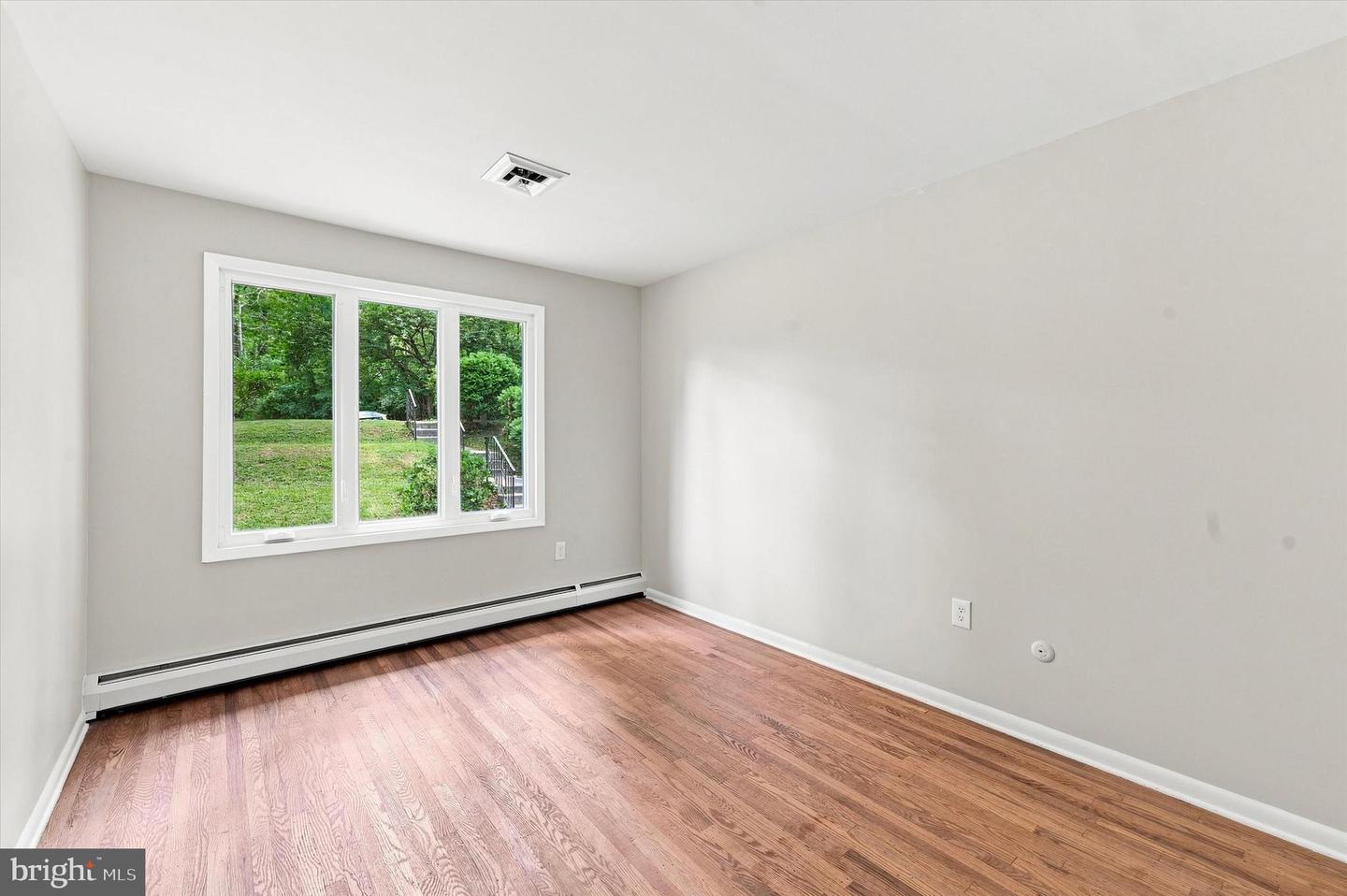 1035 W Allens Ln Property Photo 16