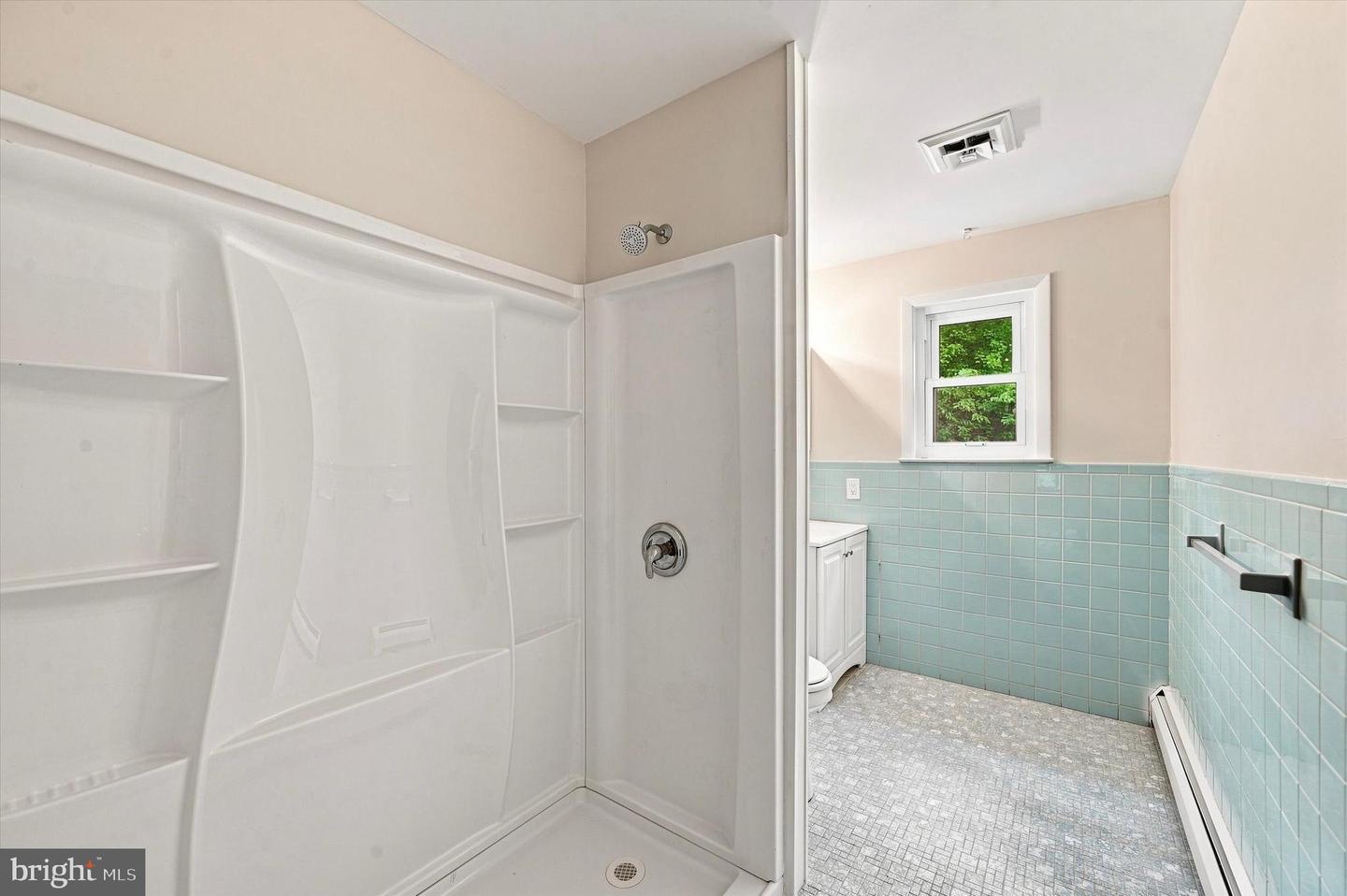 1035 W Allens Ln Property Photo 18