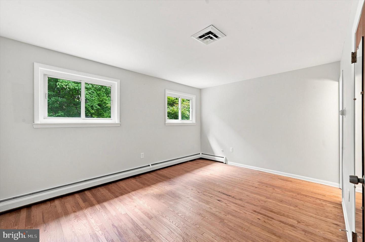 1035 W Allens Ln Property Photo 19