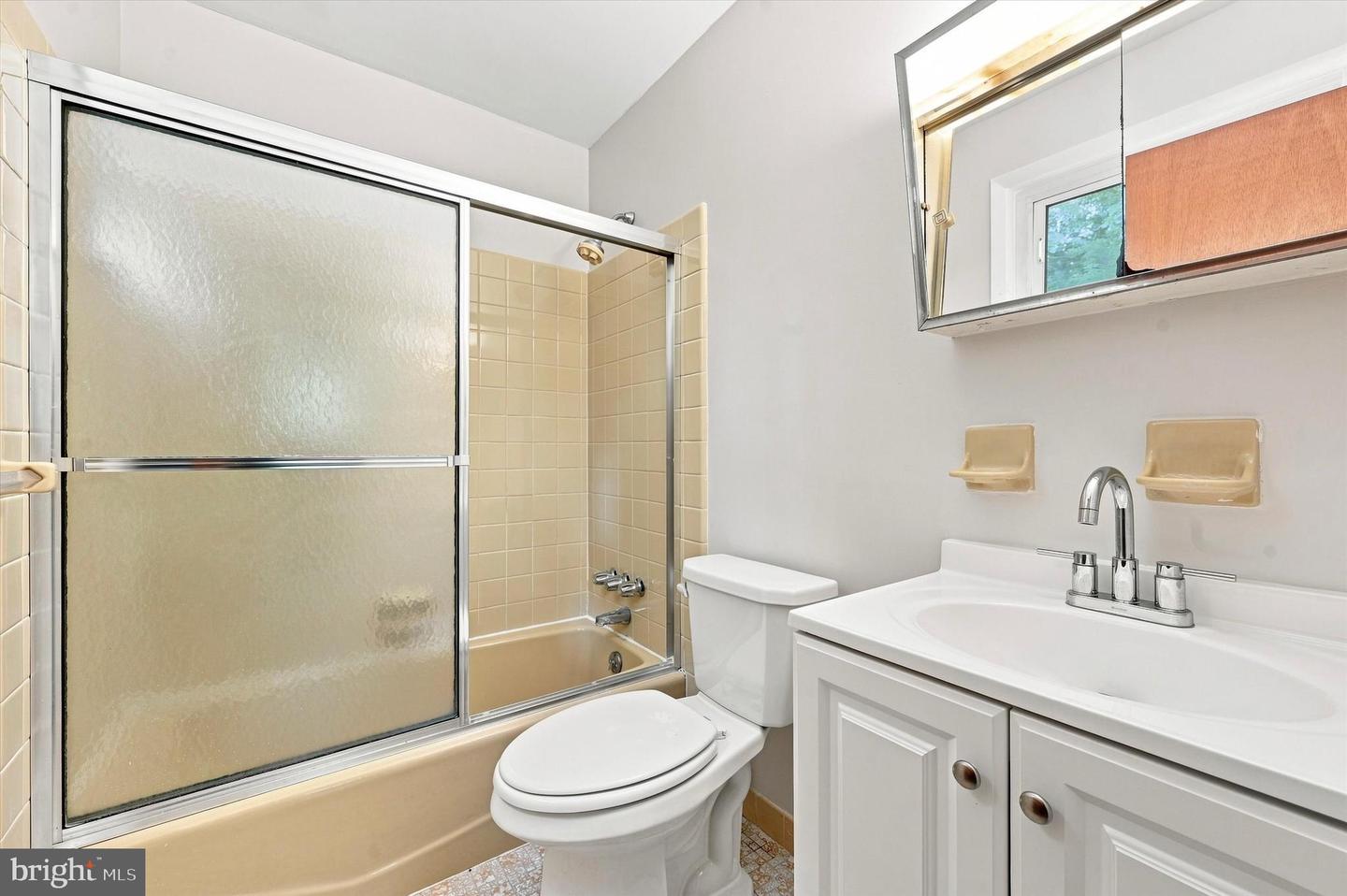 1035 W Allens Ln Property Photo 20