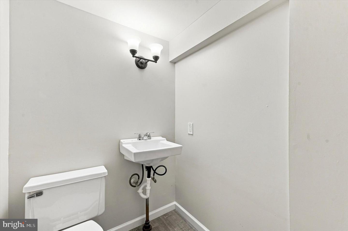 1035 W Allens Ln Property Photo 24
