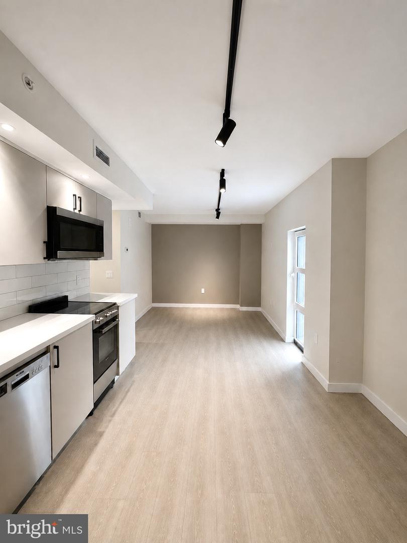 1813 Ranstead St #301 Property Photo 3