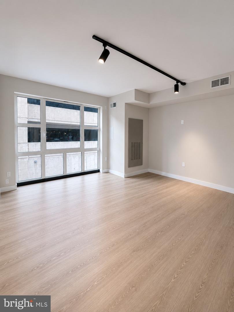 1813 Ranstead St #301 Property Photo 4