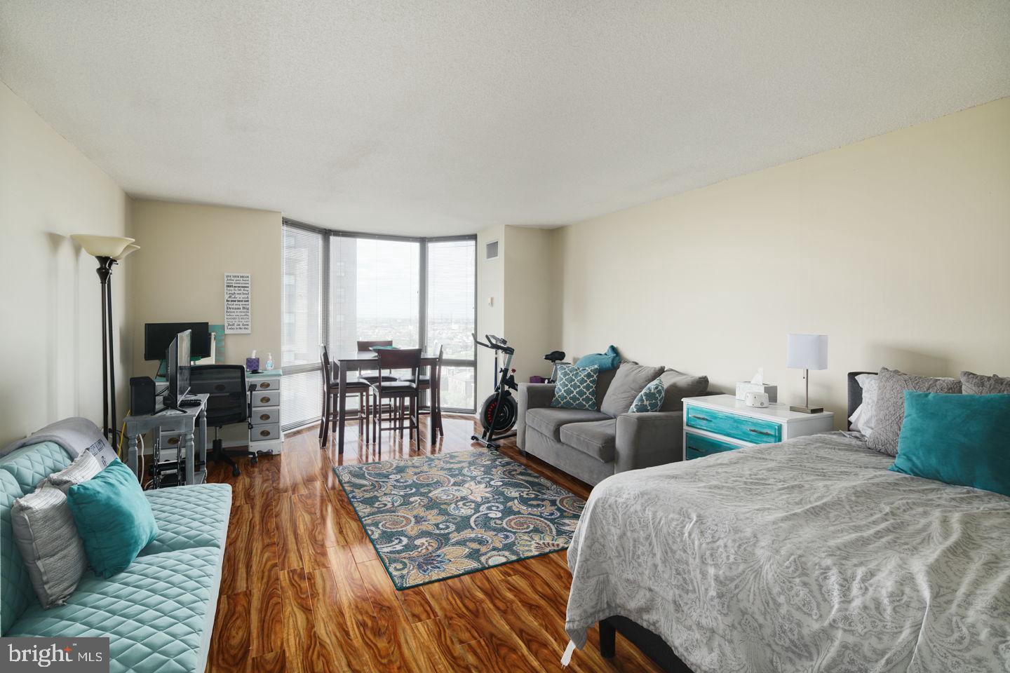 2018-32 Walnut St #17f Property Photo 3