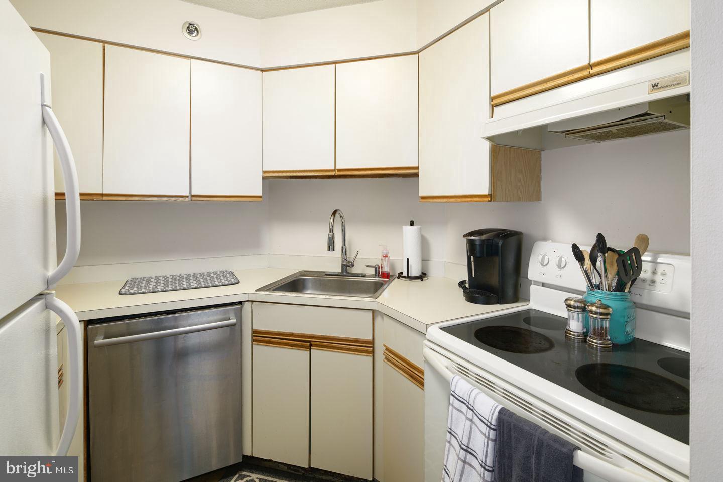 2018-32 Walnut St #17f Property Photo 9