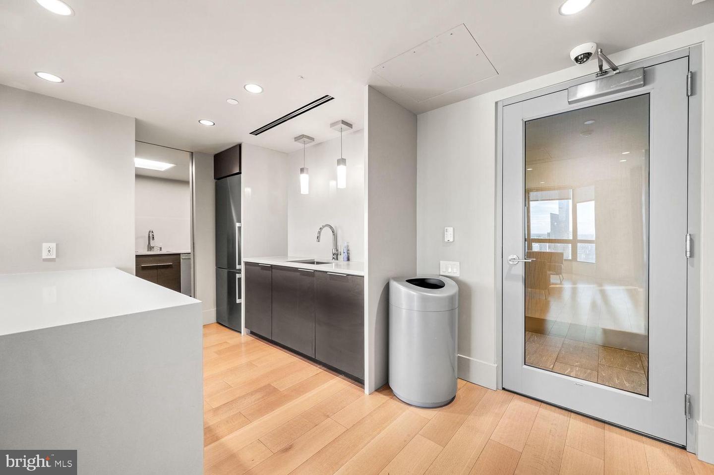 2018-32 Walnut St #17f Property Photo 15