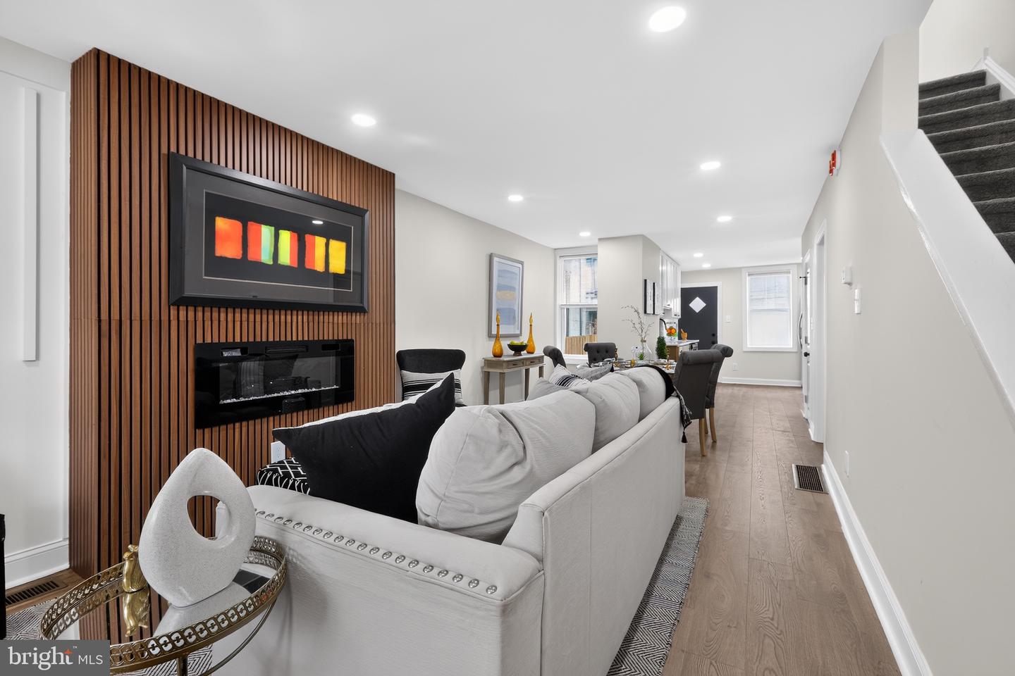 659 N 55th St Property Photo 2