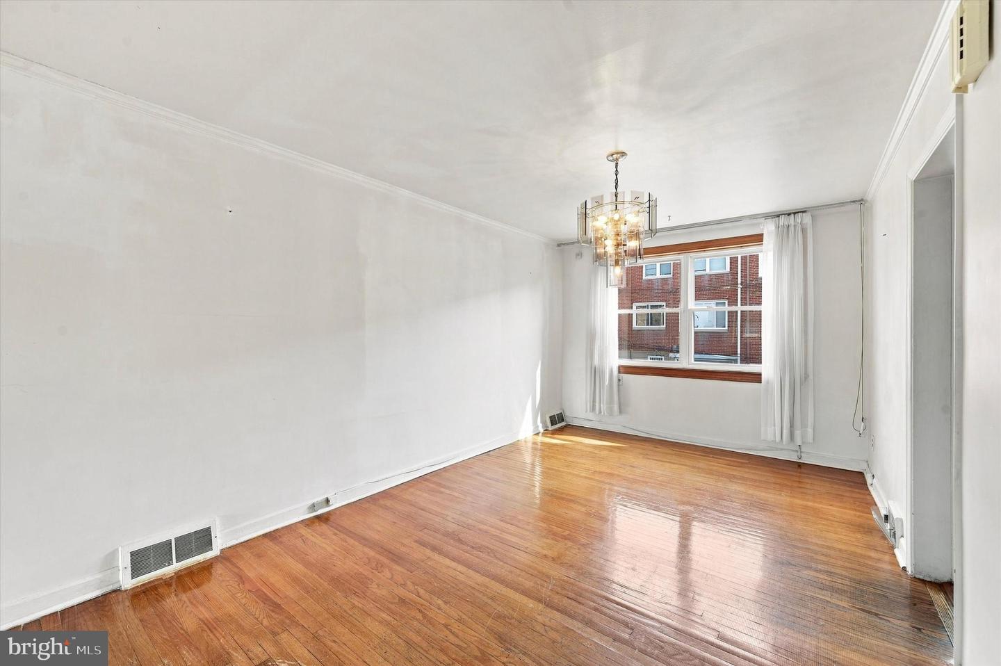 7959 Gilbert St Property Photo 6