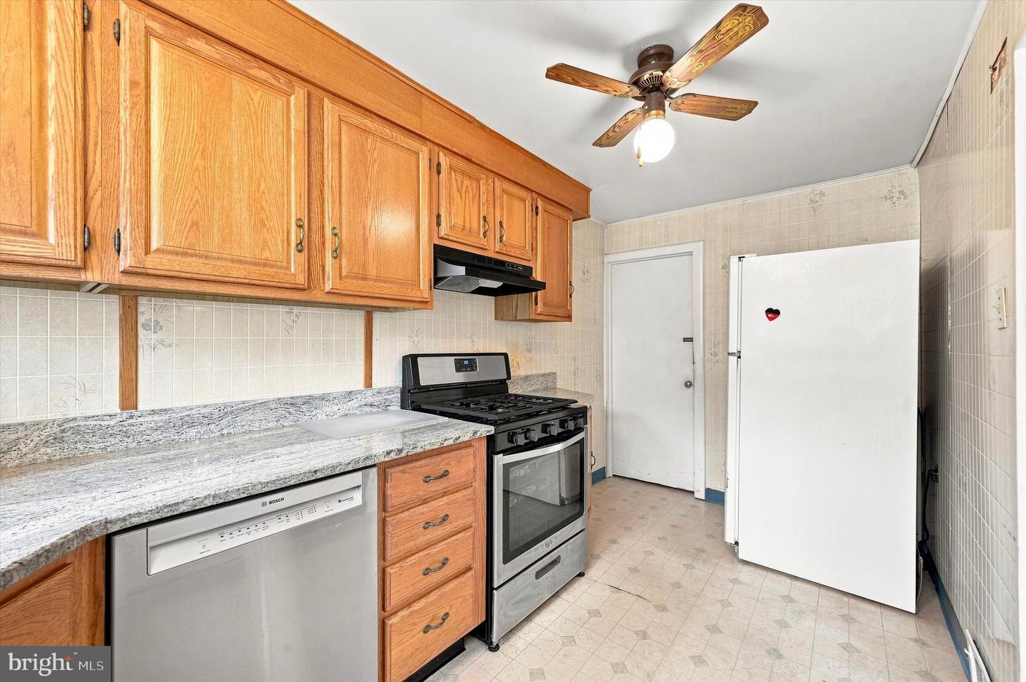 7959 Gilbert St Property Photo 11