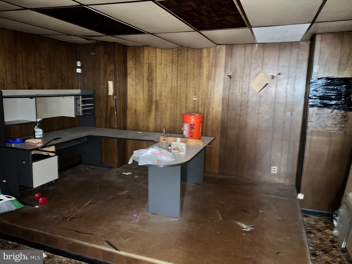 1734 Snyder Ave Property Photo 4