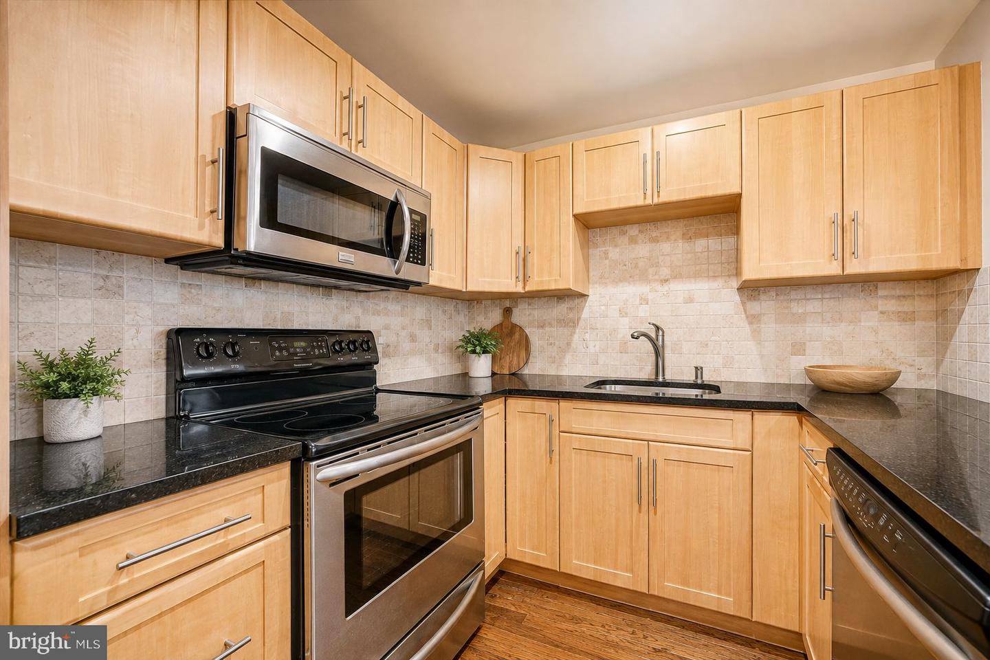 205-15 Cuthbert St #502 Property Photo 8