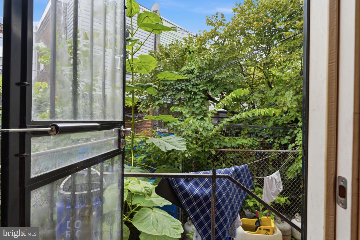 910 E Westmoreland St Property Photo 24