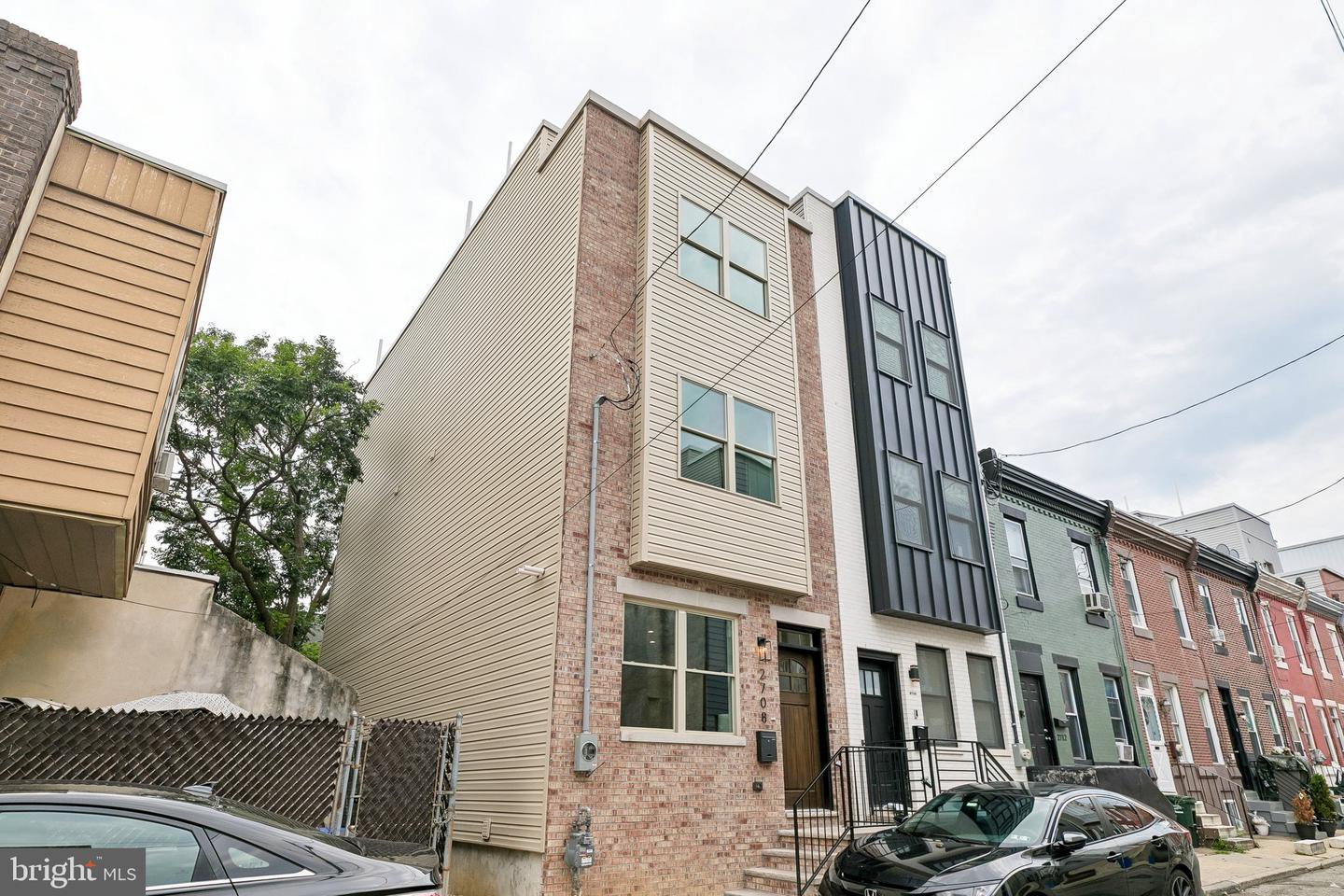 2708 Latona St Property Photo 3