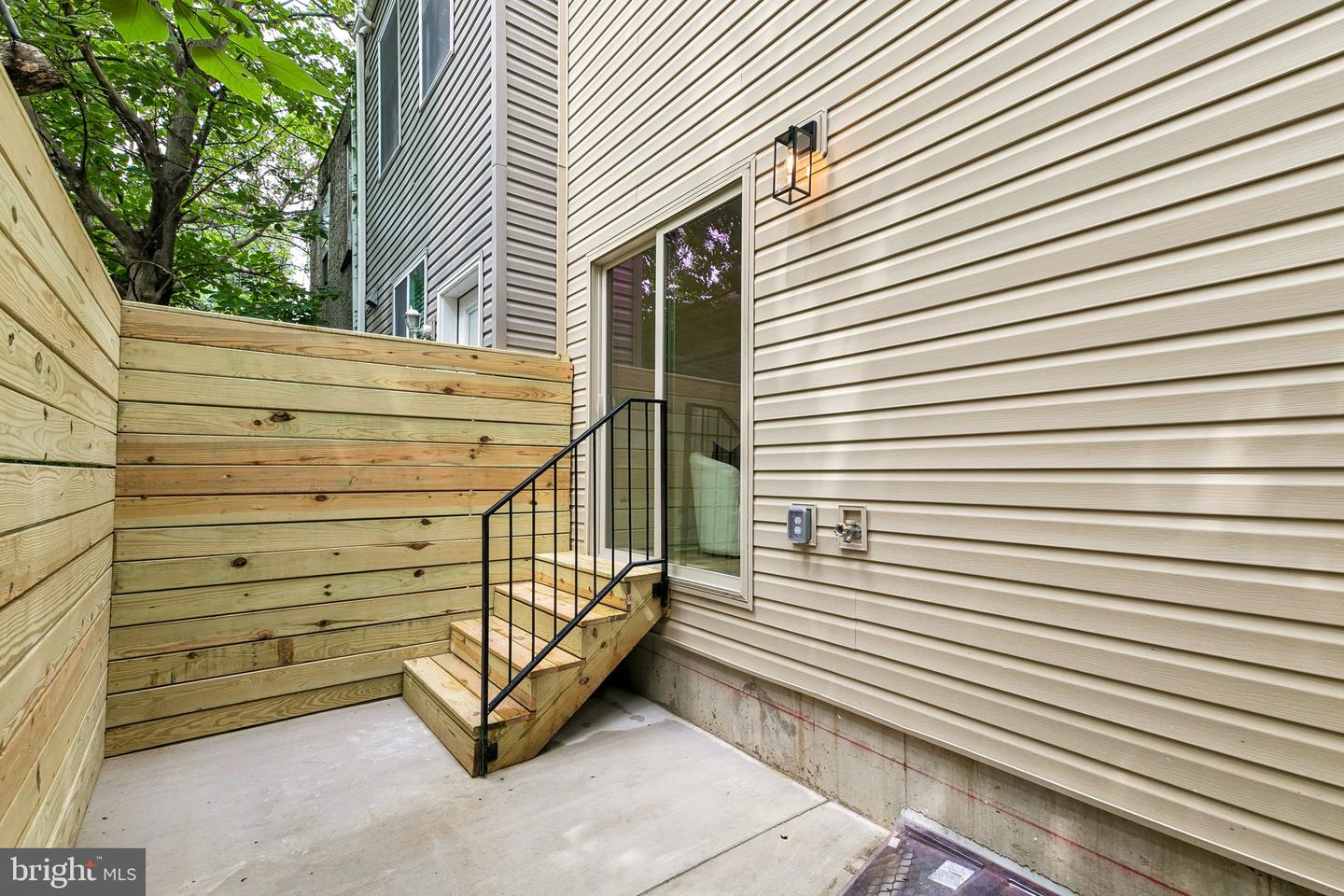 2708 Latona St Property Photo 13