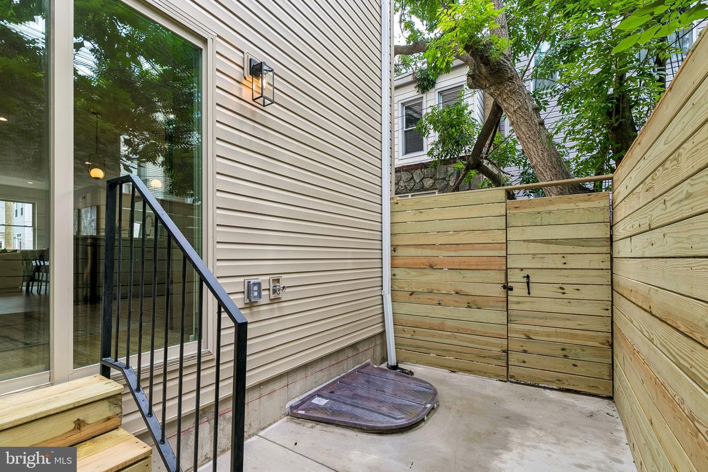 2708 Latona St Property Photo 14
