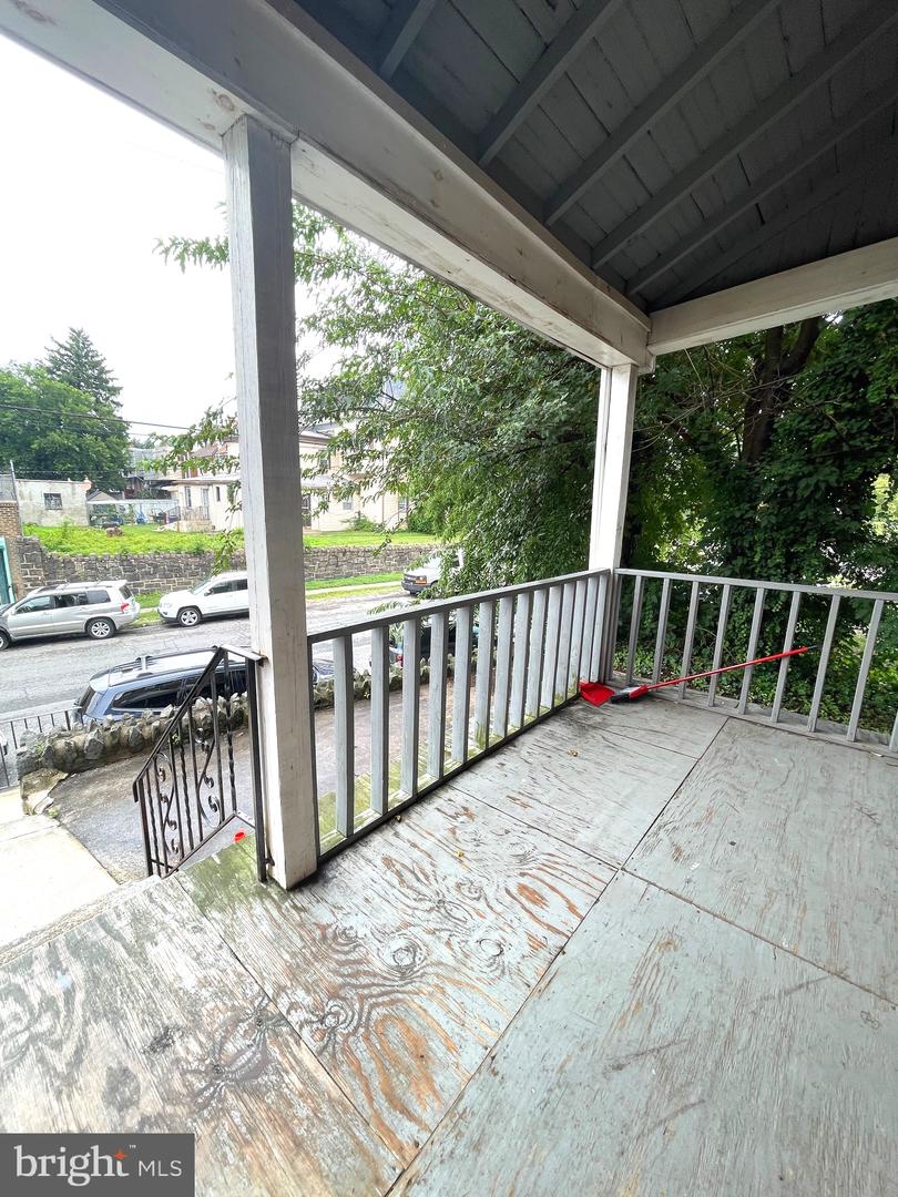 110 W Tabor Rd Property Photo 3