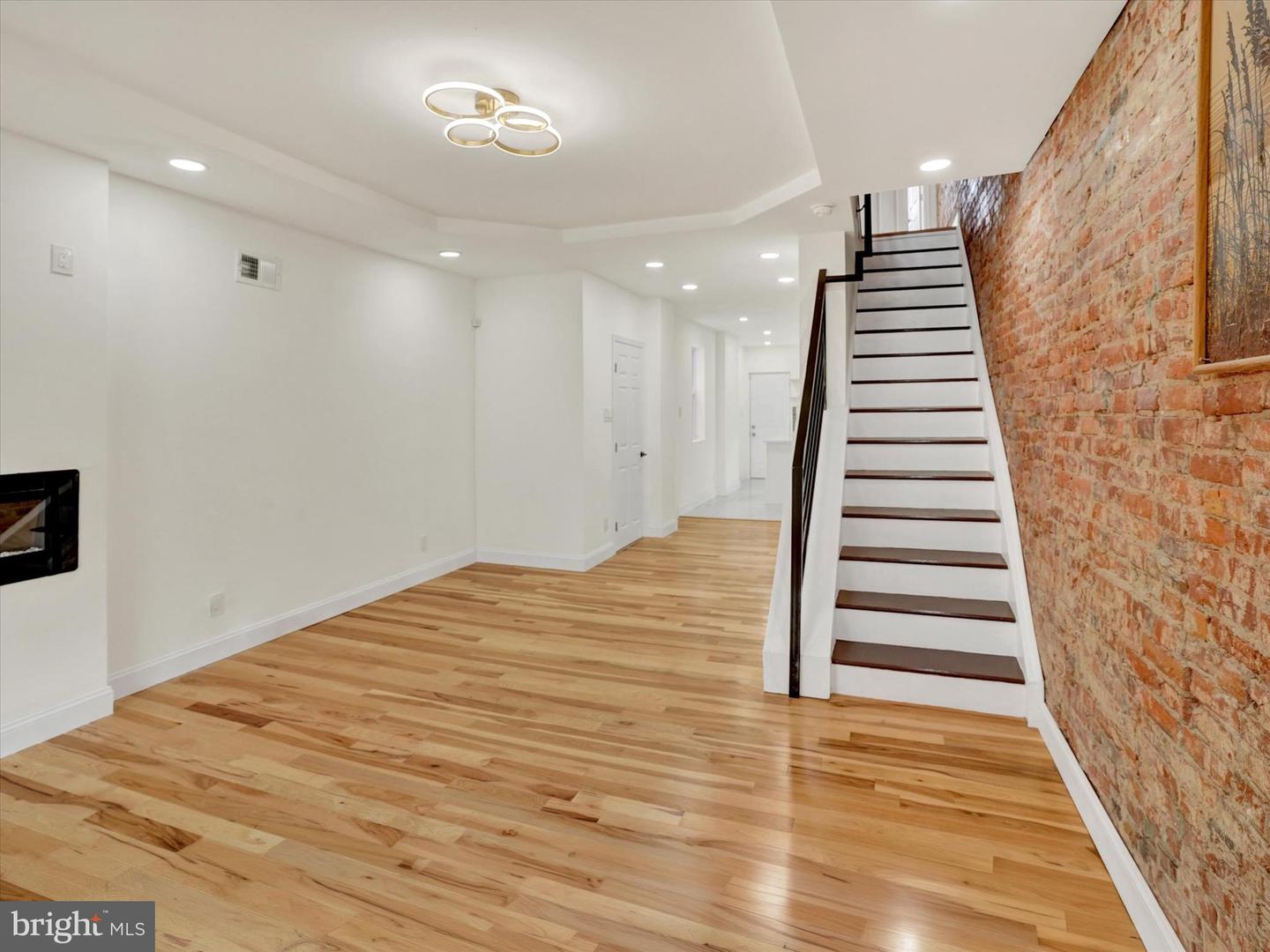 5123 Ludlow St Property Photo 4