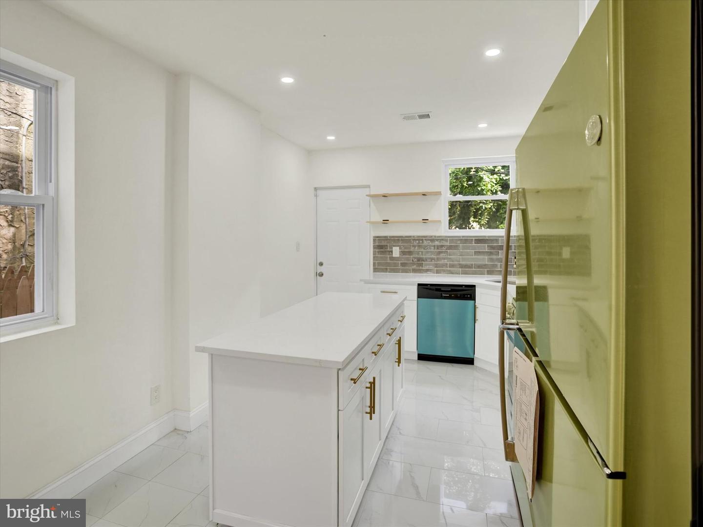 5123 Ludlow St Property Photo 5